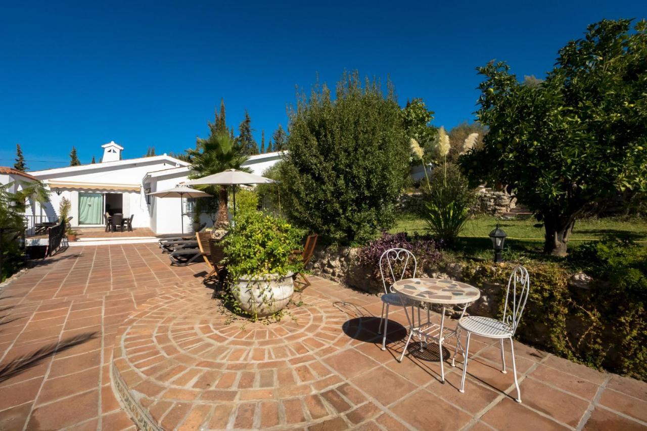 Private Heated Pool, Jacuzzi & 1225M2 Garden In Villa Cipreses Frigiliana Εξωτερικό φωτογραφία